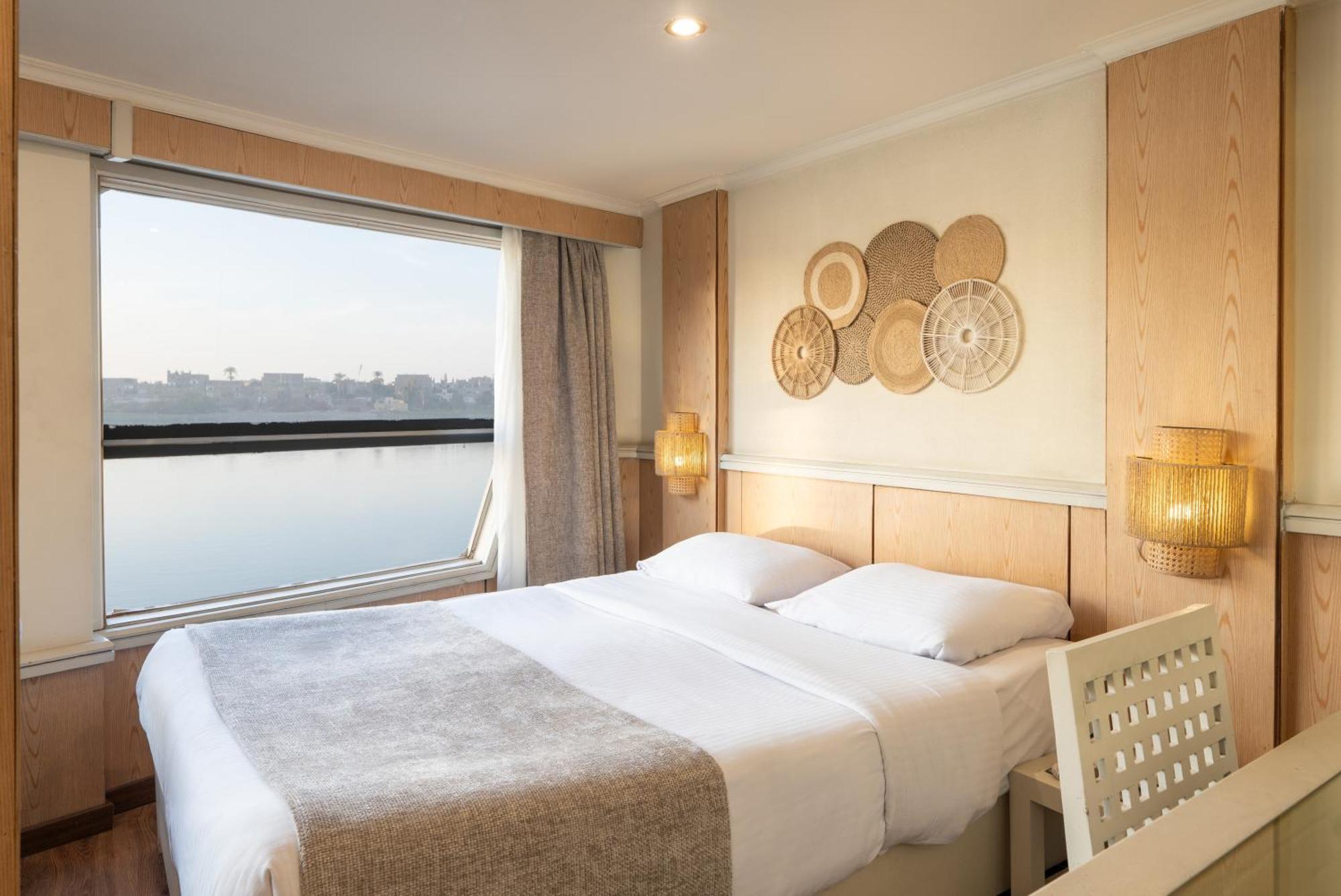 Magic I Nile Cruise Deluxe Boat The Scheduled Departure Is On Saturday For A 7-Day Nile Cruise Hotel Luksor Exterior foto
