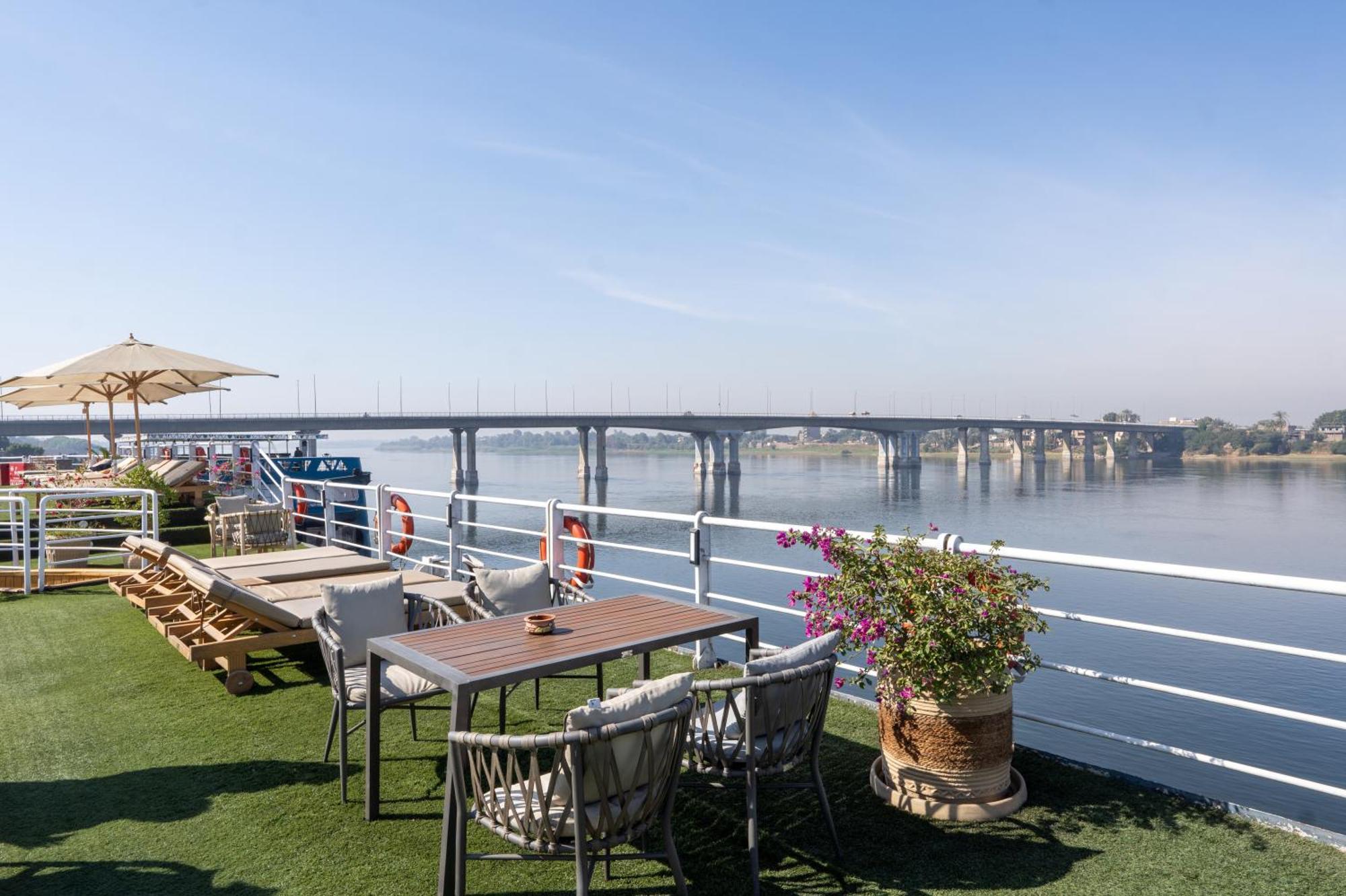 Magic I Nile Cruise Deluxe Boat The Scheduled Departure Is On Saturday For A 7-Day Nile Cruise Hotel Luksor Exterior foto